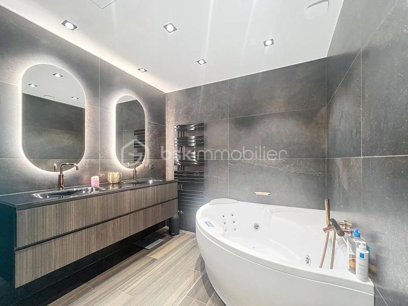 Appartement - 152 m² - 5 pièces