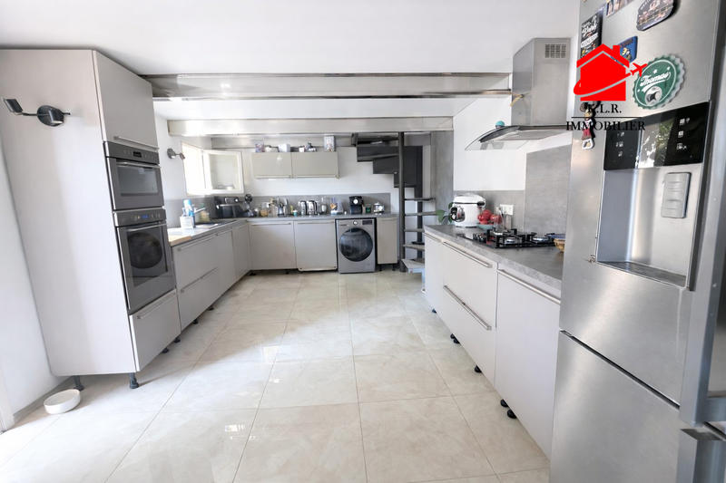 Maison - 175 m² - 5 pièces