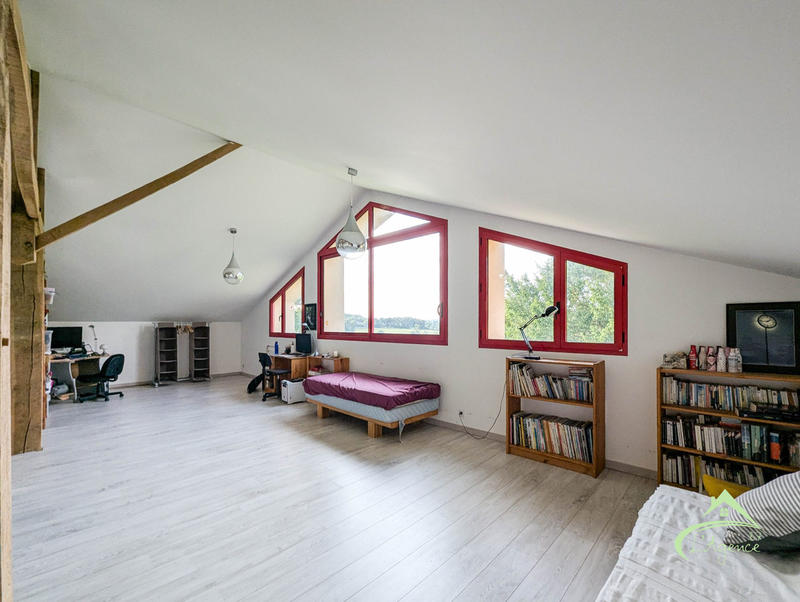 Maison - 261 m² - 8 pièces