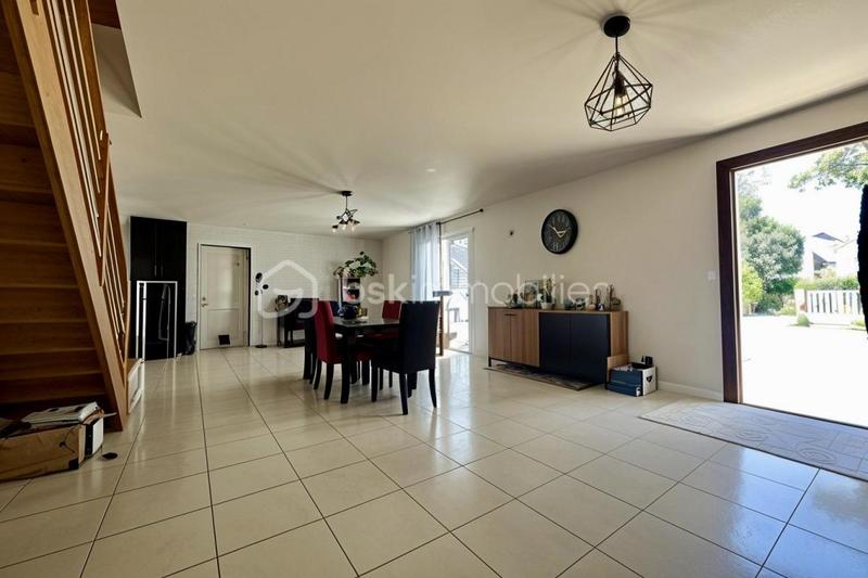 Maison - 188 m² - 9 pièces