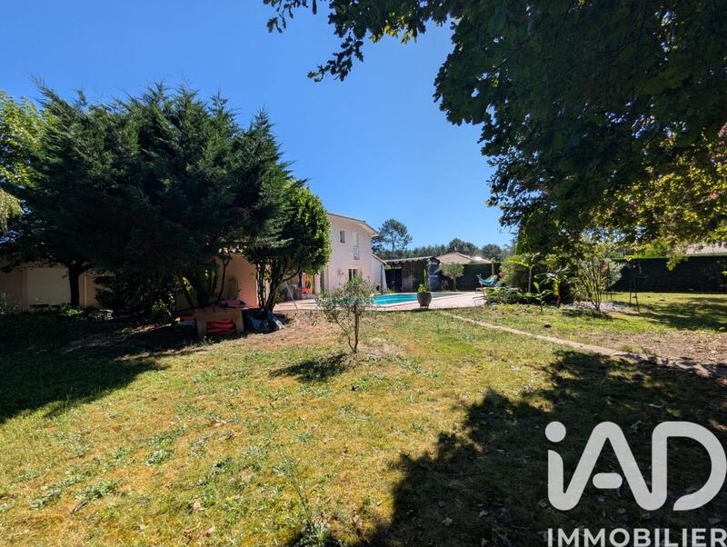 Maison - 263 m² - 9 pièces