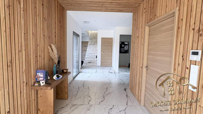 Maison contemporaine - 304 m² - 6 pièces