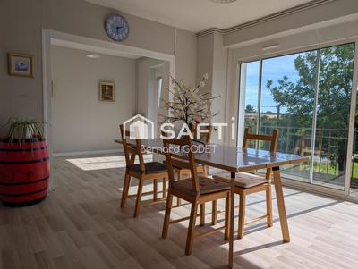 Maison - 205 m² - 9 pièces