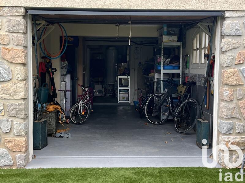 Maison - 250 m² - 8 pièces