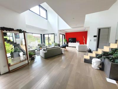 Maison - 221 m² - 9 pièces