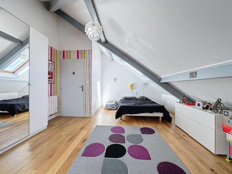 Maison - 220 m² - 9 pièces