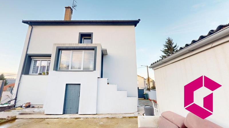 Maison - 221 m² - 8 pièces