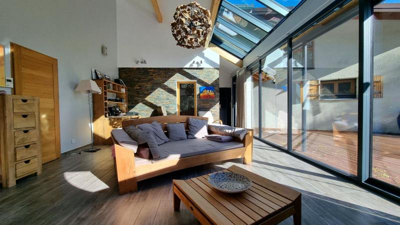 Maison - 250 m² - 9 pièces