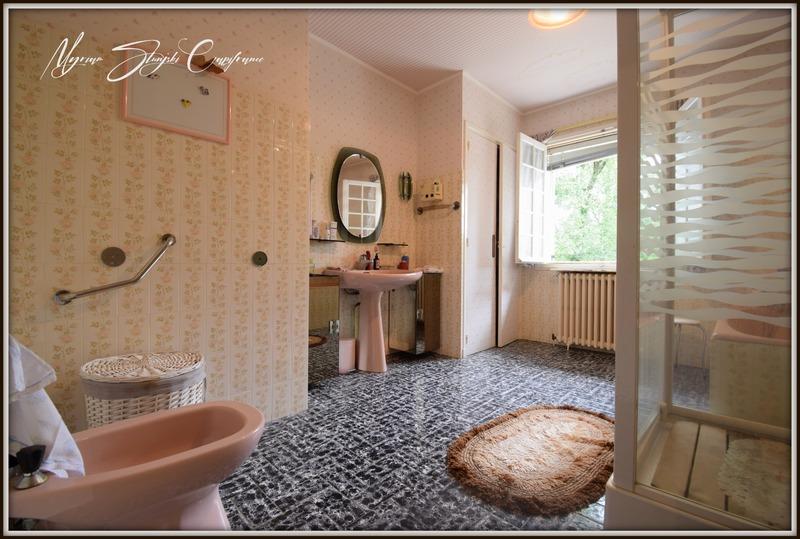 Propriété - 231 m² - 8 pièces