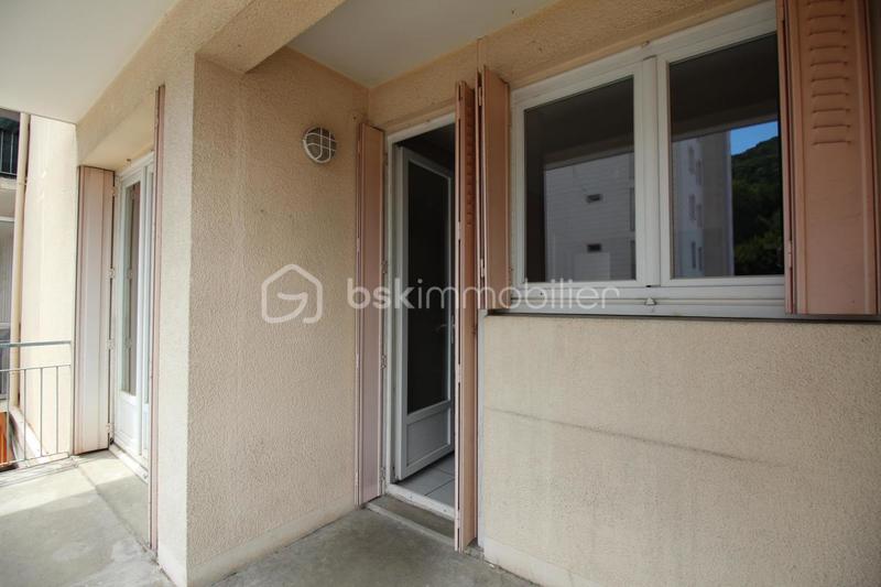 Appartement - 75 m² - 5 pièces