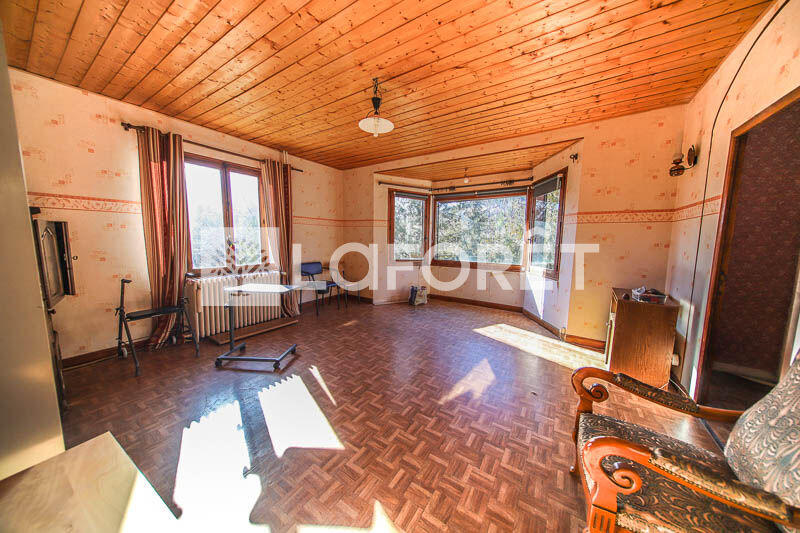 Maison - 828 m² - 30 pièces