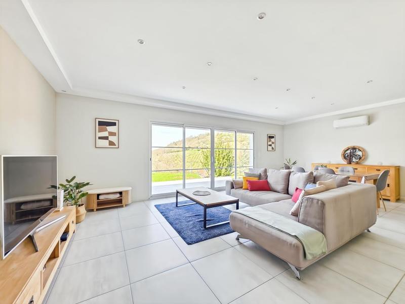 Maison - 137 m² - 6 pièces