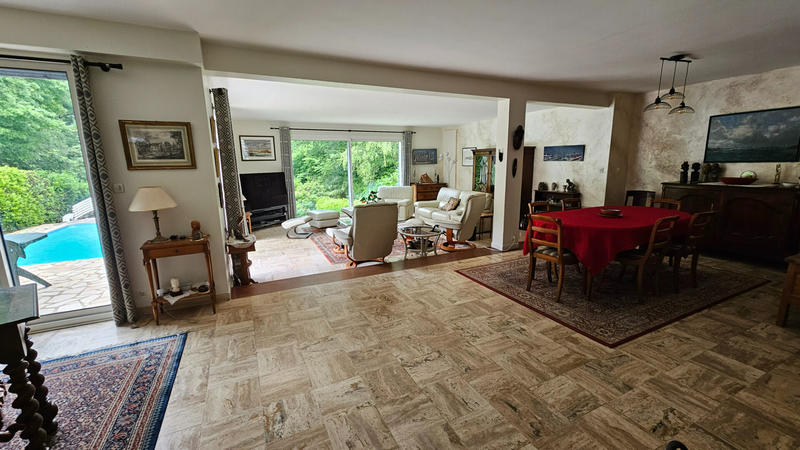 Maison - 230 m² - 8 pièces