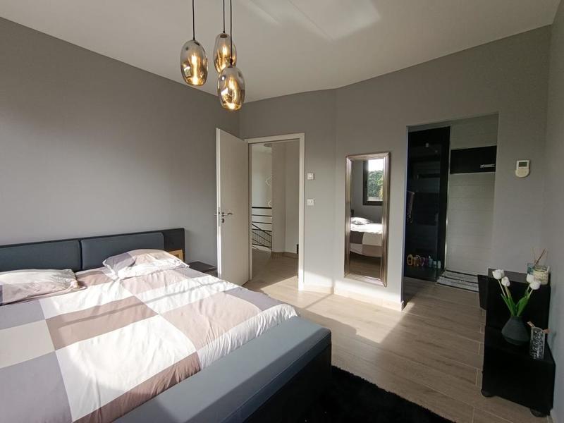 Villa - 270 m² - 10 pièces