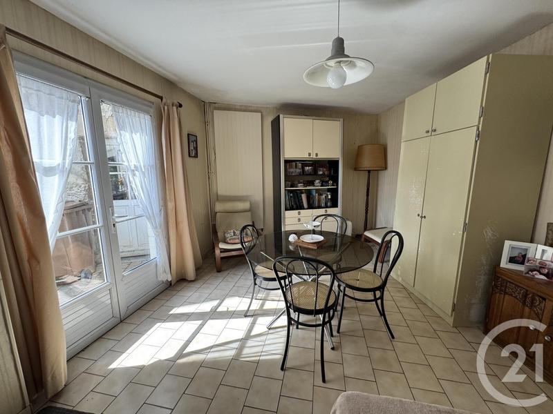 Maison - 210 m² - 7 pièces