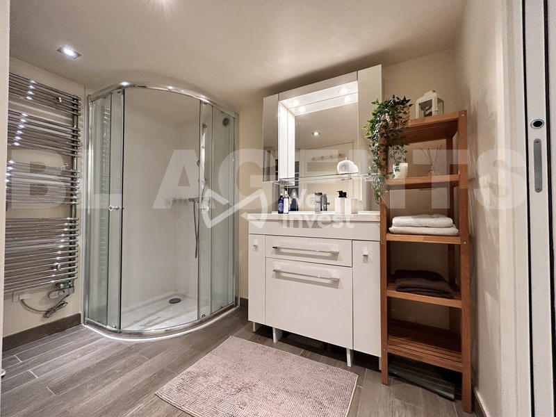 Maison - 219 m² - 6 pièces