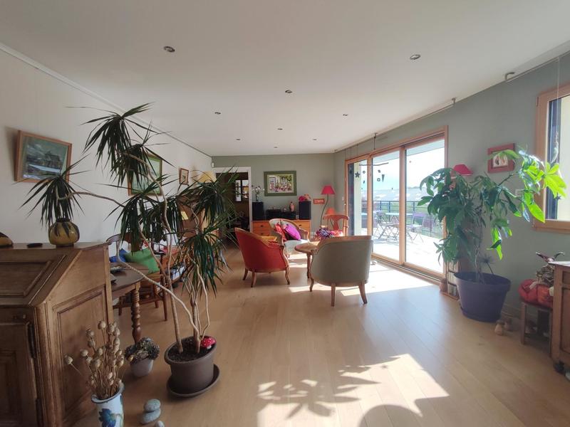 Maison - 242 m² - 8 pièces