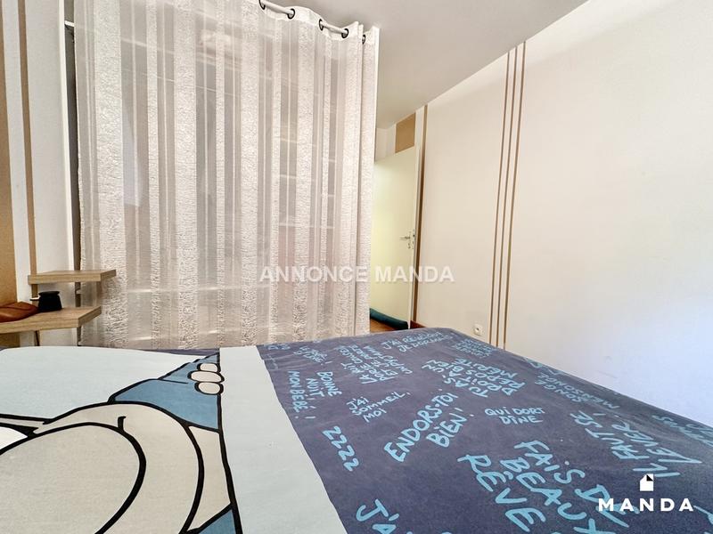 Chambre - 11 m² - 3 pièces