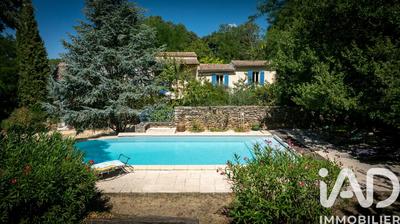 Maison - 343 m² - 14 pièces