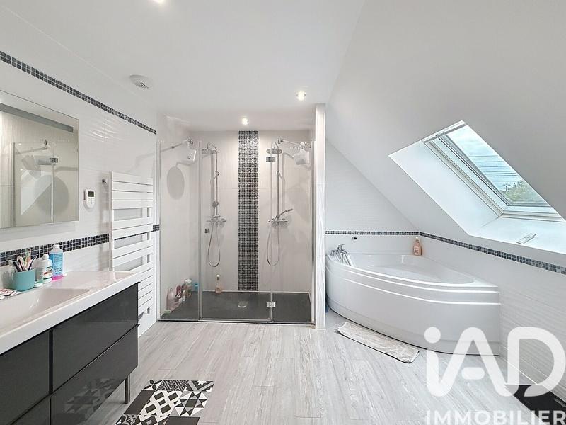 Maison - 145 m² - 6 pièces