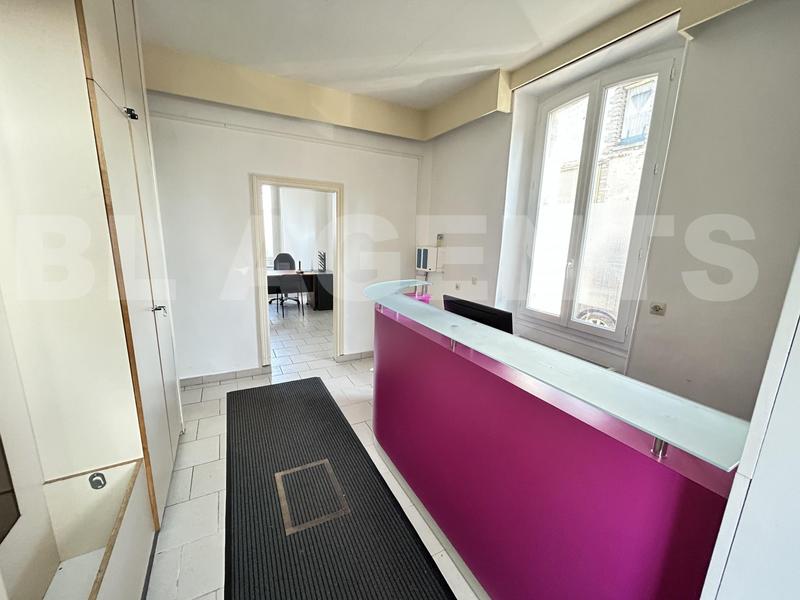 Entrepôt - 130 m² - 6 pièces