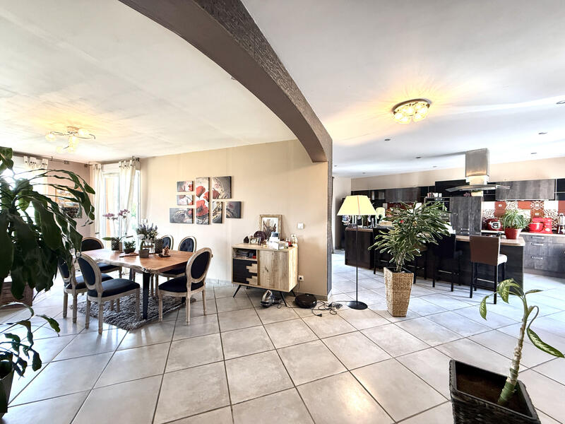 Villa - 182 m² - 5 pièces