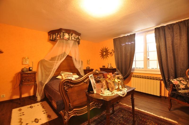 Maison - 280 m² - 9 pièces