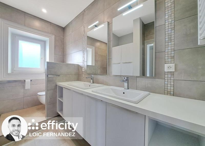 Maison - 260 m² - 8 pièces