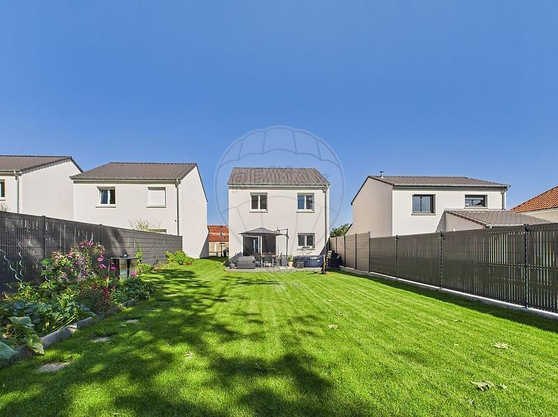 Maison - 100 m² - 4 pièces