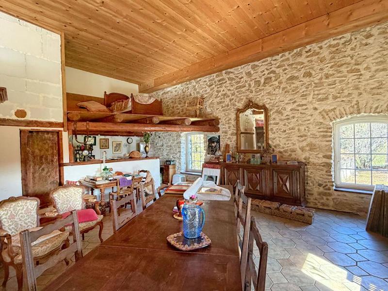 Maison - 335 m² - 8 pièces