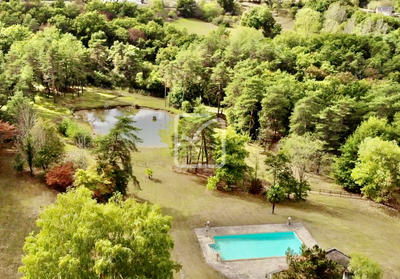 Maison - 250 m² - 15 pièces