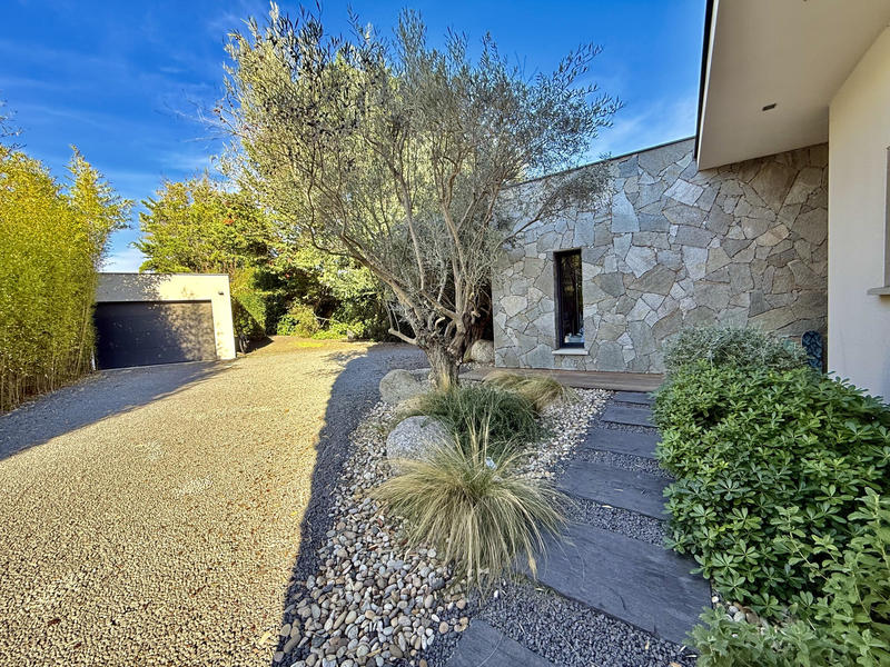 Maison - 240 m² - 6 pièces