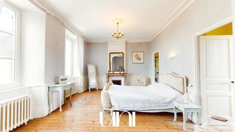 Maison - 330 m² - 10 pièces