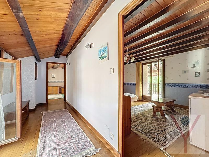 Maison traditionnelle - 182 m² - 5 pièces