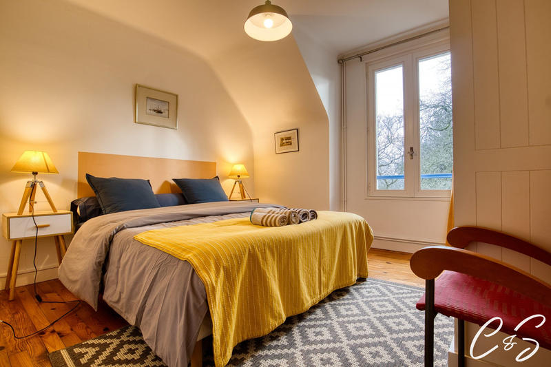 Maison ancienne - 335 m² - 11 pièces