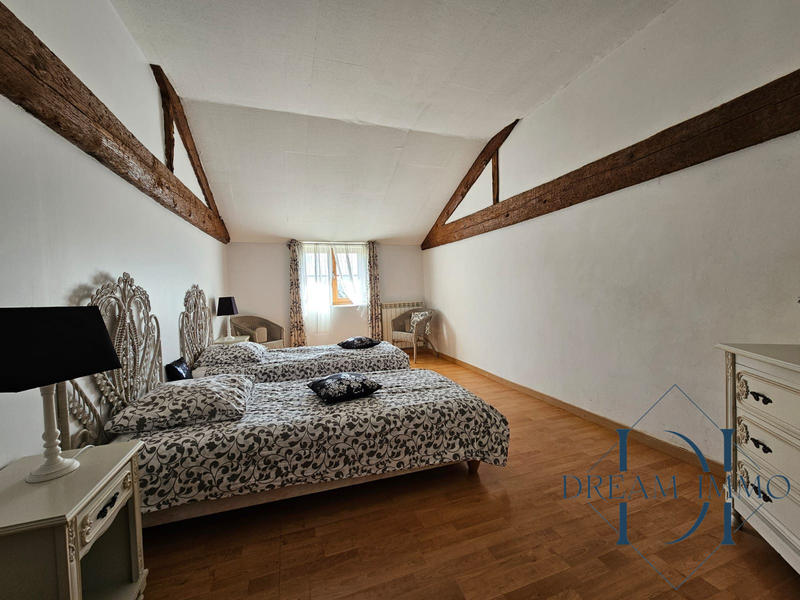 Maison - 380 m² - 11 pièces