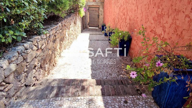 Maison - 250 m² - 9 pièces