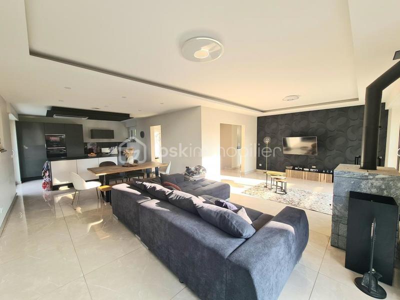 Maison - 180 m² - 9 pièces