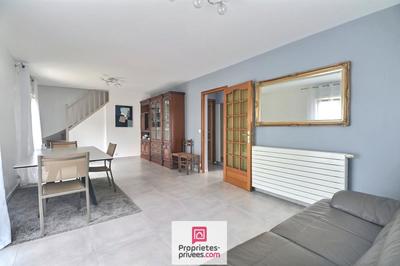 Maison - 121 m² - 6 pièces