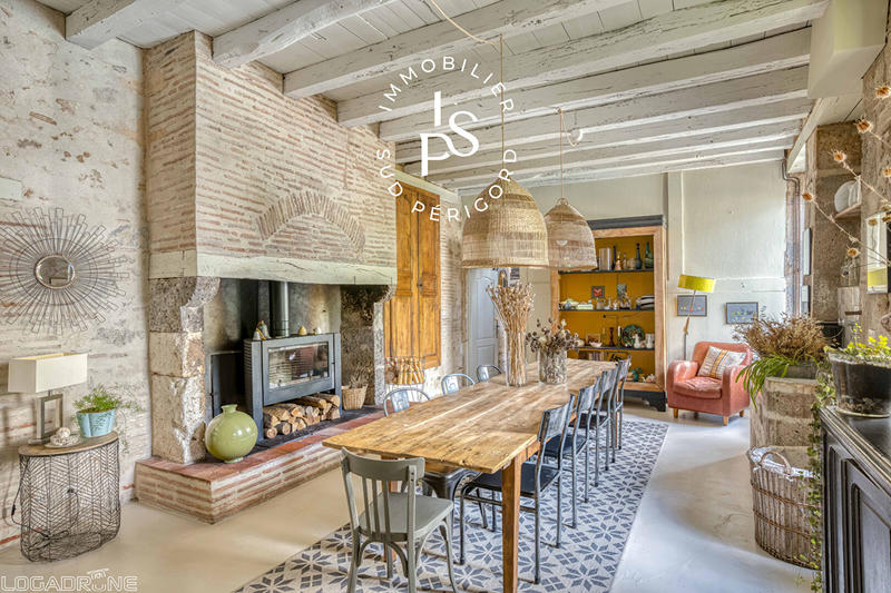 Demeure - 384 m² - 11 pièces