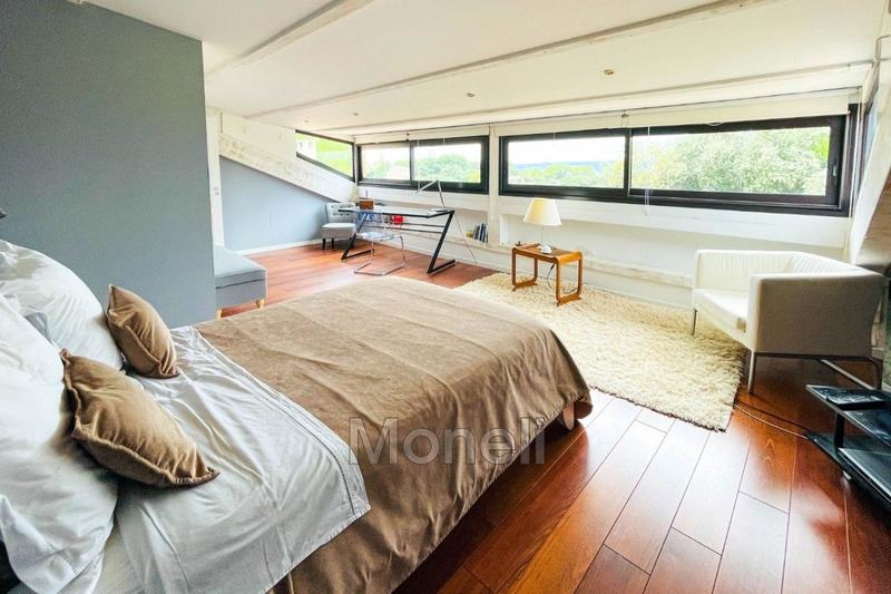 Propriété - 350 m² - 9 pièces