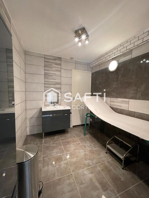 Local commercial - 135 m² - 5 pièces