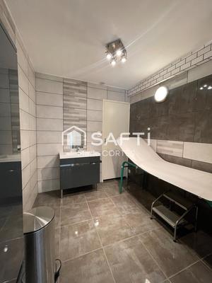 Local commercial - 135 m² - 5 pièces