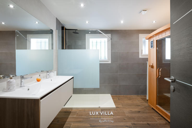 Villa - 344 m² - 12 pièces