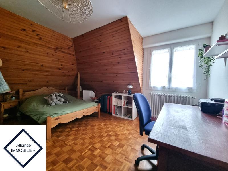 Maison - 196 m² - 7 pièces