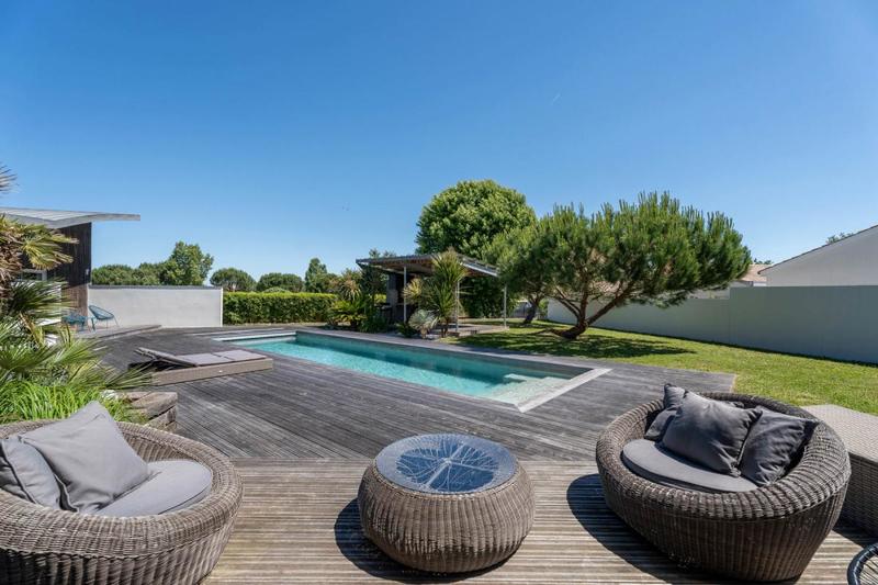 Maison - 254 m² - 6 pièces