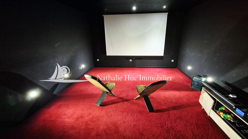 Propriété - 285 m² - 6 pièces