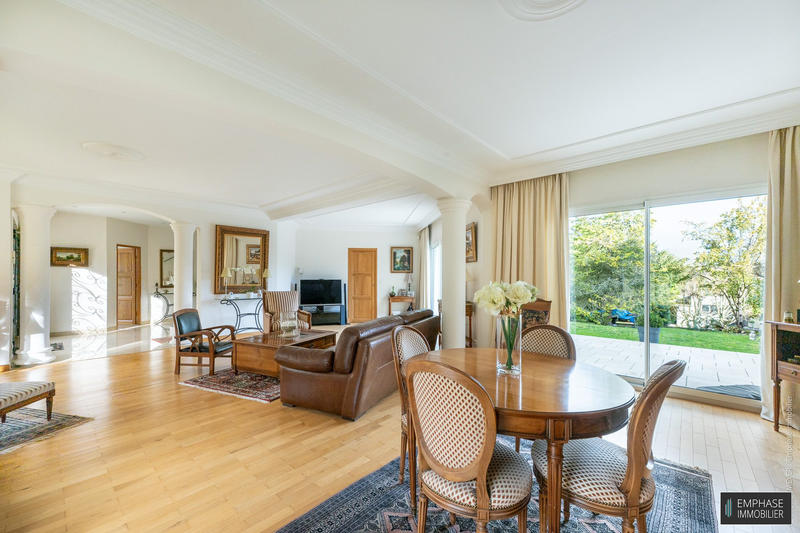 Maison contemporaine - 258 m² - 6 pièces