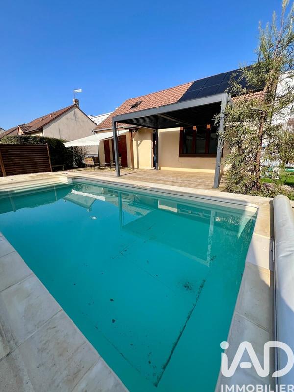 Maison - 90 m² - 5 pièces