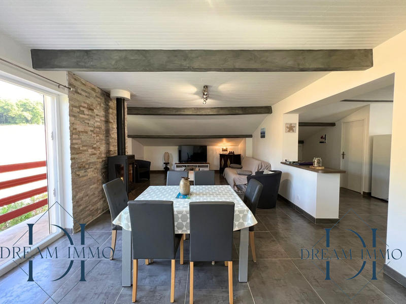 Maison - 207 m² - 7 pièces